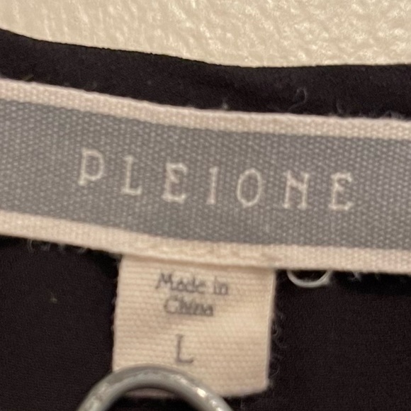 Pleione Black Sleeveless Top - Picture 4 of 5